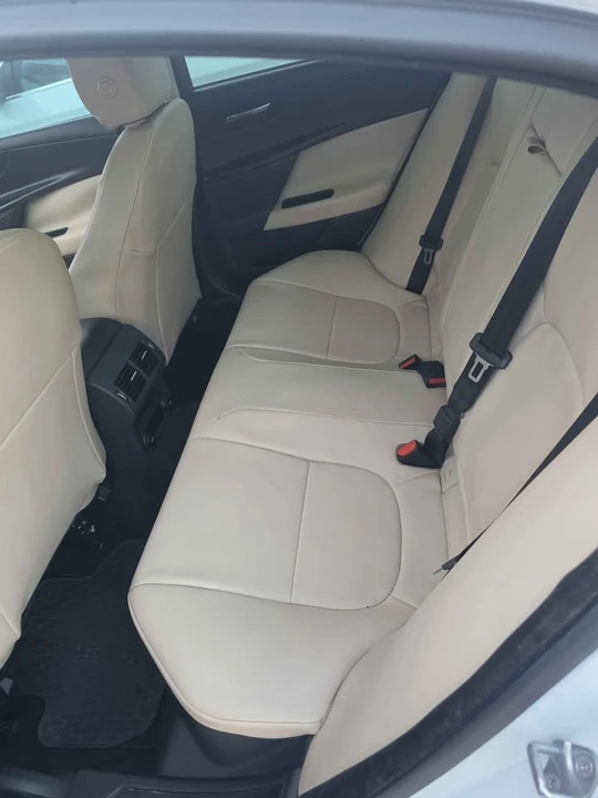 2017 Jaguar XE - Image 7 of 8