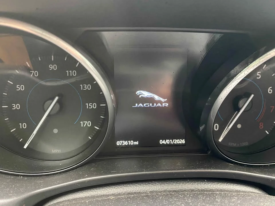 2017 Jaguar XE - Image 7 of 8