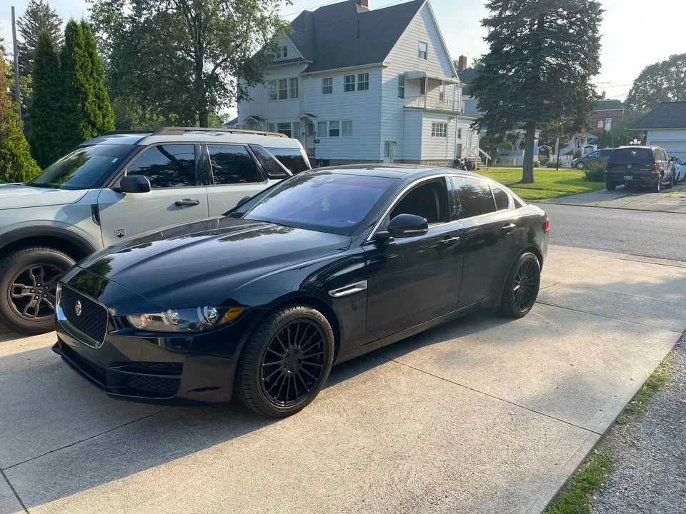 2017 Jaguar XE - Image 3 of 8