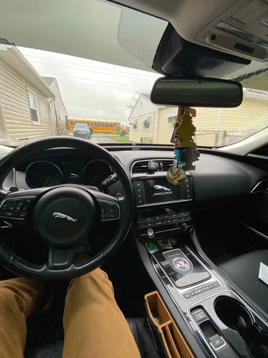 2017 Jaguar XE - Image 6 of 8