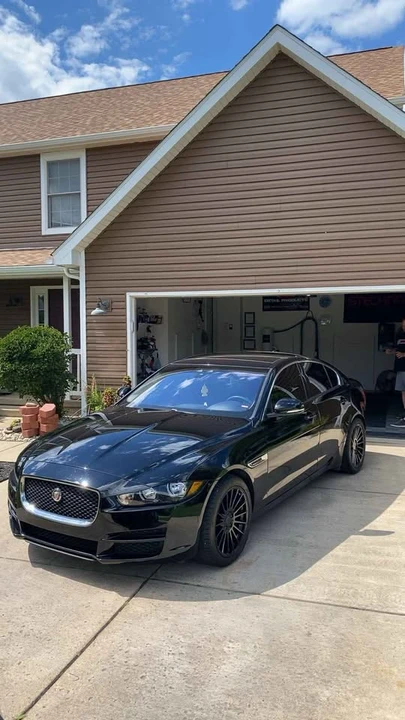 2017 Jaguar XE - Image 2 of 8