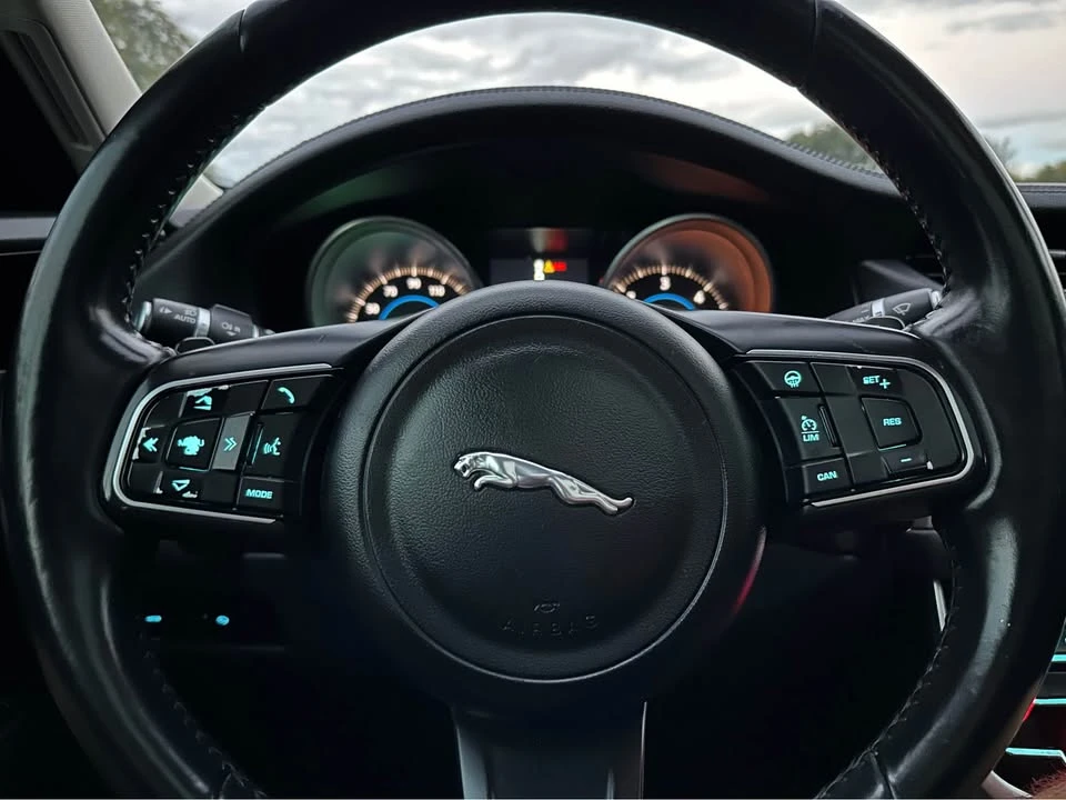 2017 Jaguar X260 XF - Image 8 of 18