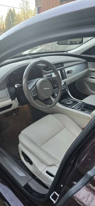 2017 Jaguar X260 XF - Image 4 of 5