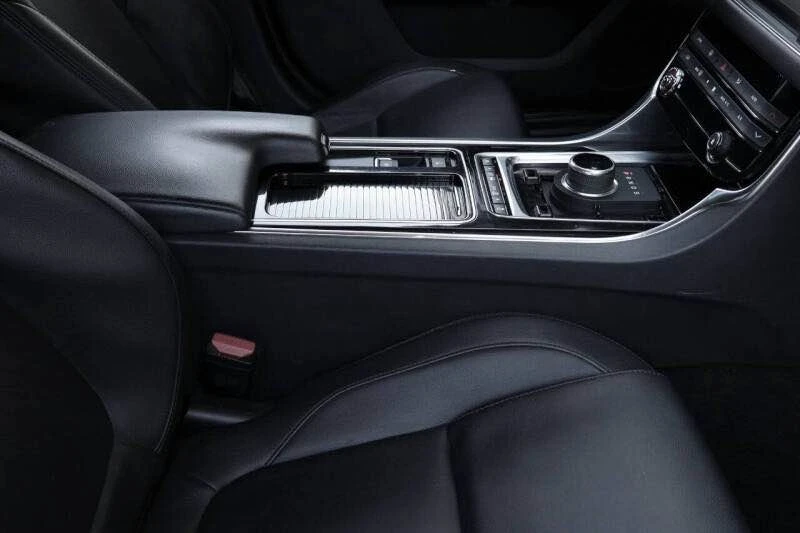 2017 Jaguar X260 XF - Image 10 of 17