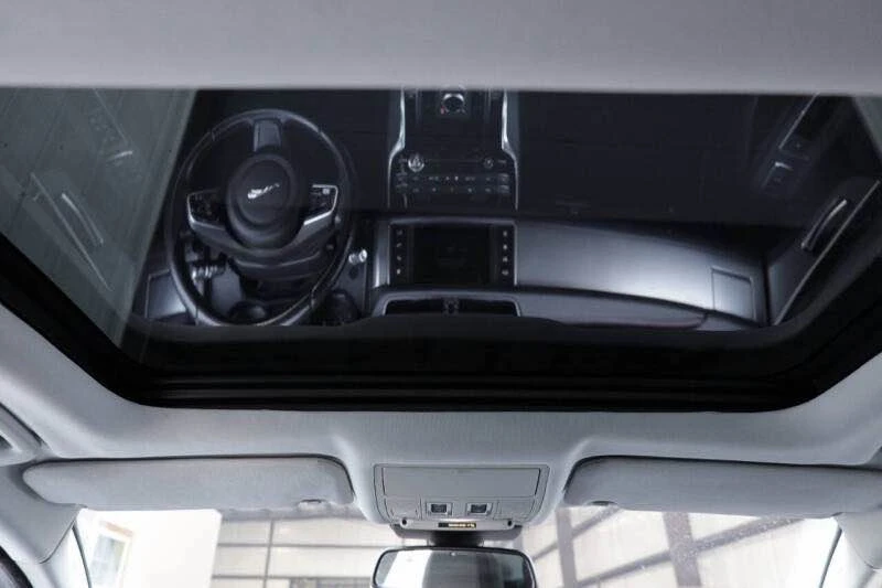 2017 Jaguar X260 XF - Image 8 of 17