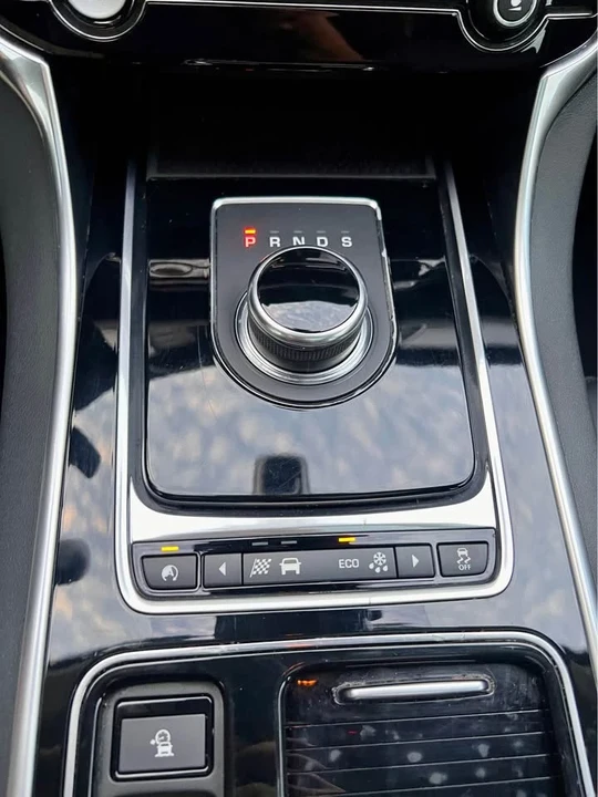2017 Jaguar X260 XF - Image 14 of 19