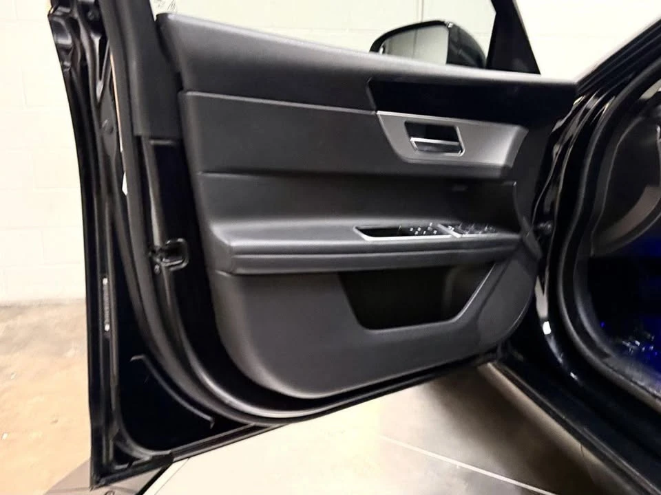 2017 Jaguar X260 XF - Image 11 of 20
