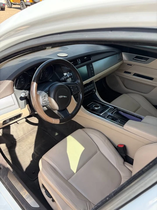 2017 Jaguar X260 XF - Image 4 of 8