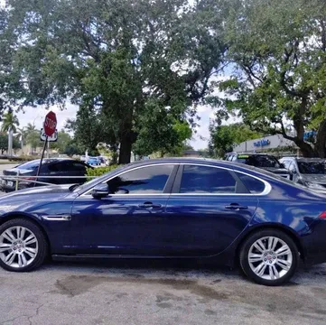 2017 Jaguar XF 35t Premium 4dr Sedan