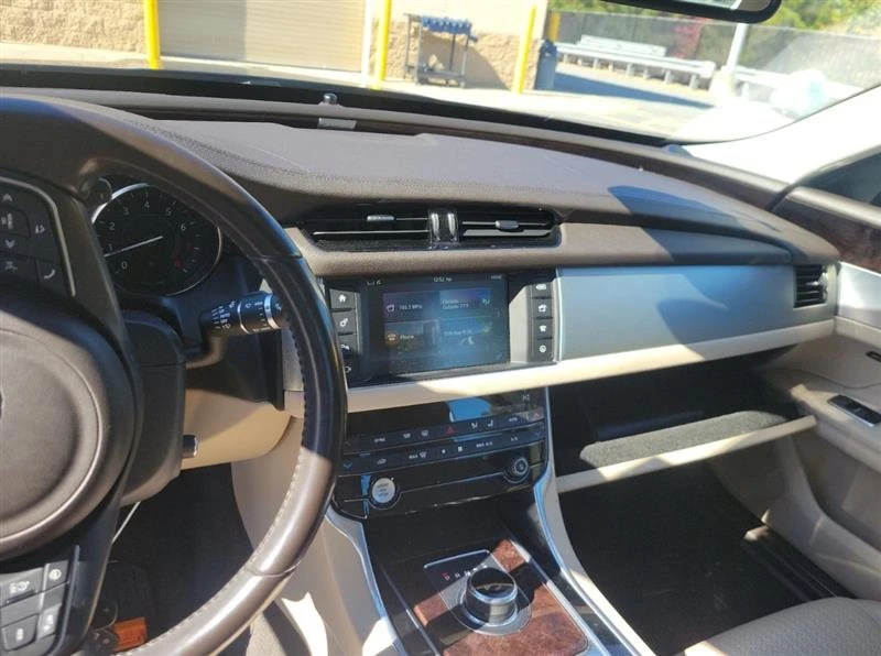 2017 Jaguar X260 XF - Image 5 of 6