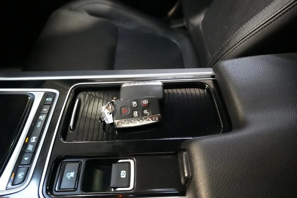 2017 Jaguar X260 XF - Image 14 of 20