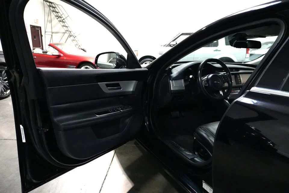 2017 Jaguar X260 XF - Image 8 of 20