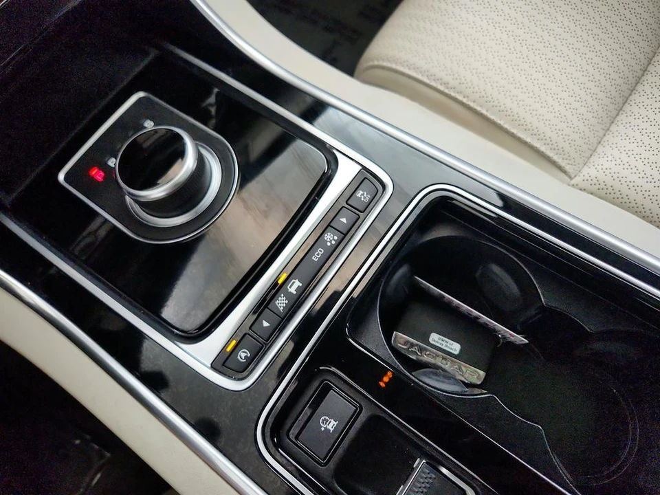 2017 Jaguar X260 XF - Image 18 of 21