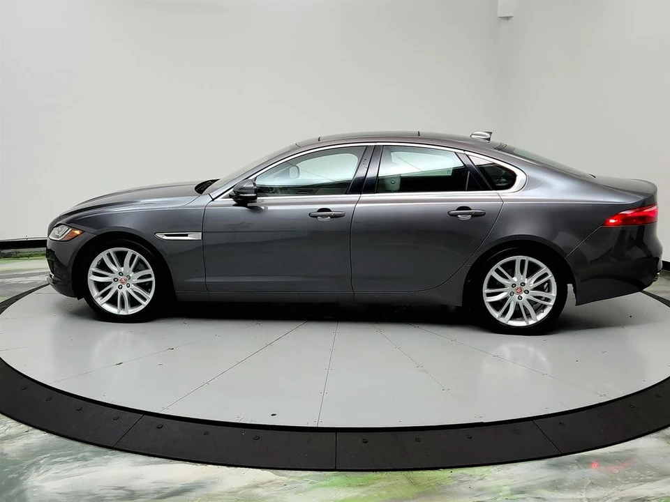 2017 Jaguar X260 XF - Image 8 of 12