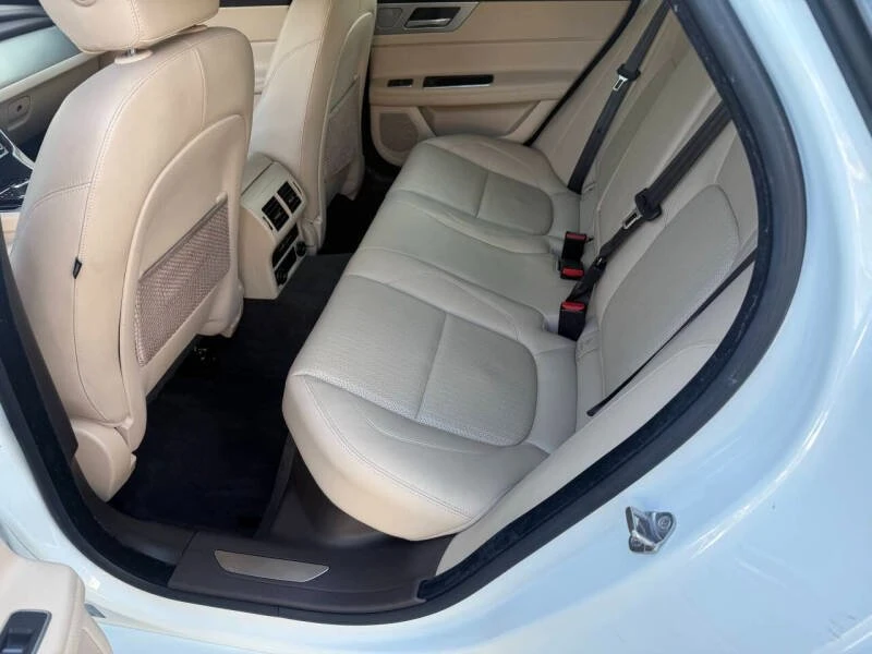 2017 Jaguar X260 XF - Image 8 of 16