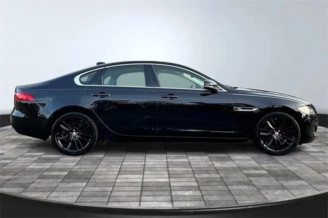 2017 Jaguar X260 XF - Image 8 of 10