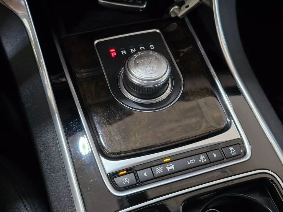 2017 Jaguar X260 XF - Image 14 of 20