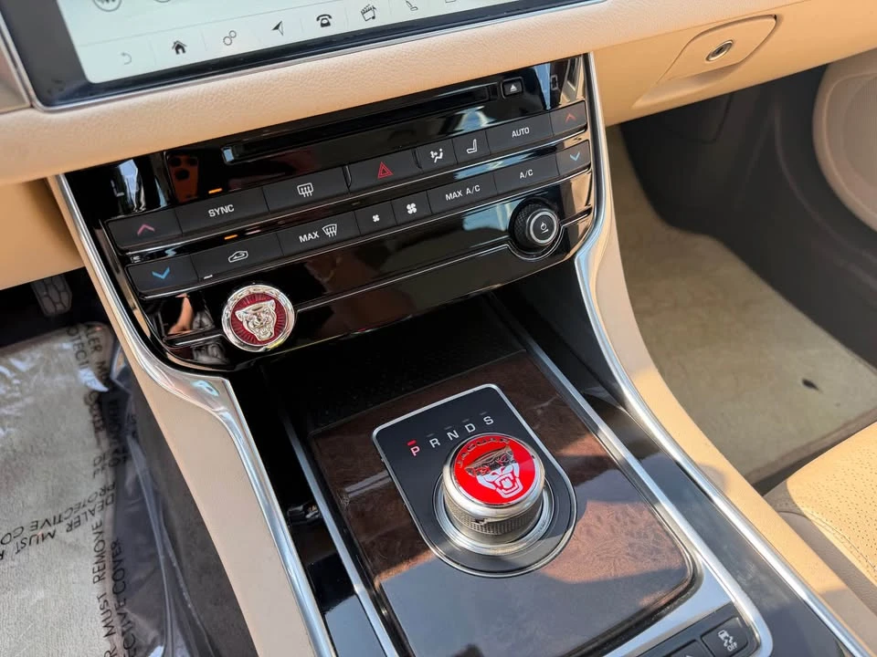 2017 Jaguar X260 XF - Image 17 of 20