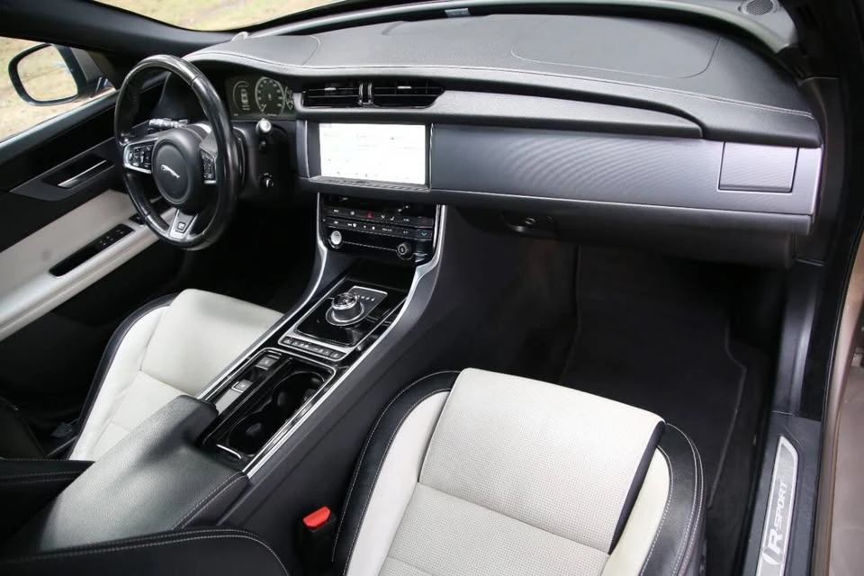 2017 Jaguar X260 XF - Image 9 of 14