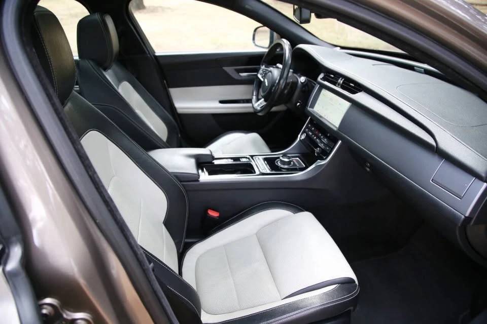 2017 Jaguar X260 XF - Image 8 of 14