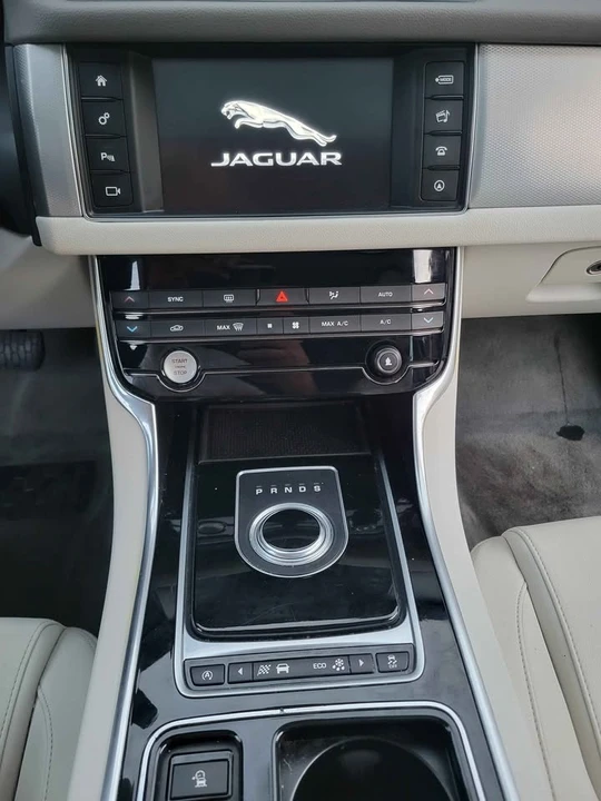 2017 Jaguar X260 XF - Image 10 of 20