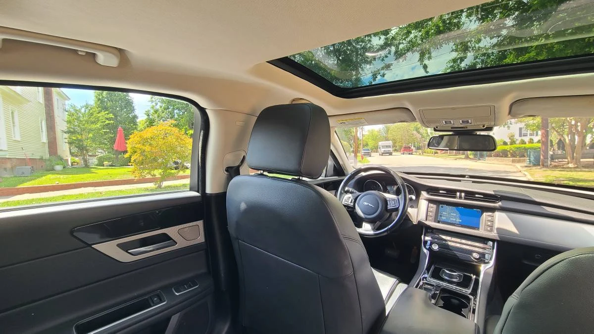 2017 Jaguar XF - Image 17 of 20