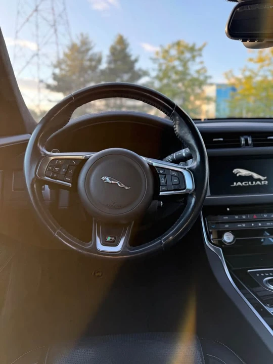 2017 Jaguar X260 XF - Image 8 of 10
