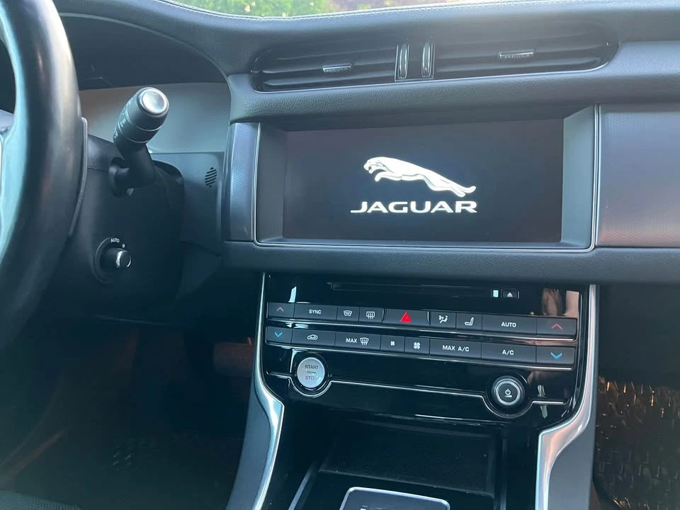 2017 Jaguar X260 XF - Image 10 of 15