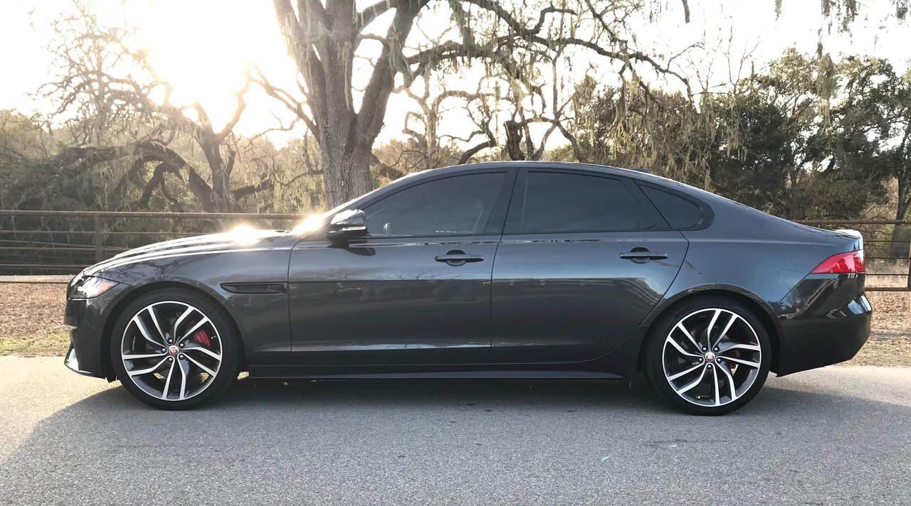 2017 Jaguar X260 XF - Image 9 of 31
