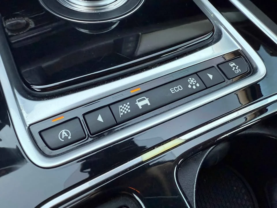 2017 Jaguar X260 XF - Image 3 of 19