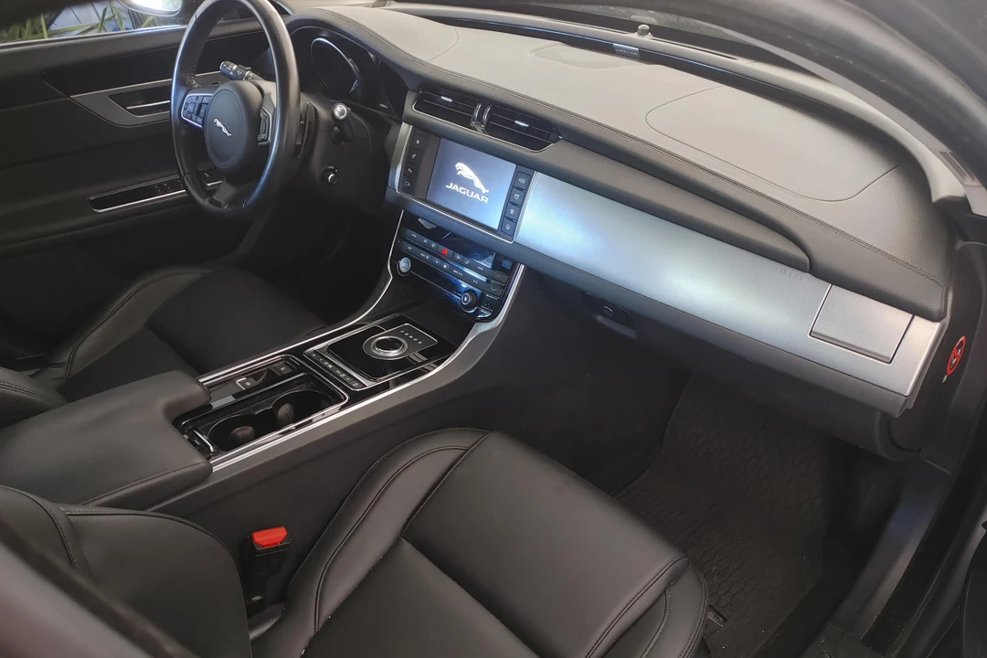 2017 Jaguar X260 XF - Image 25 of 31
