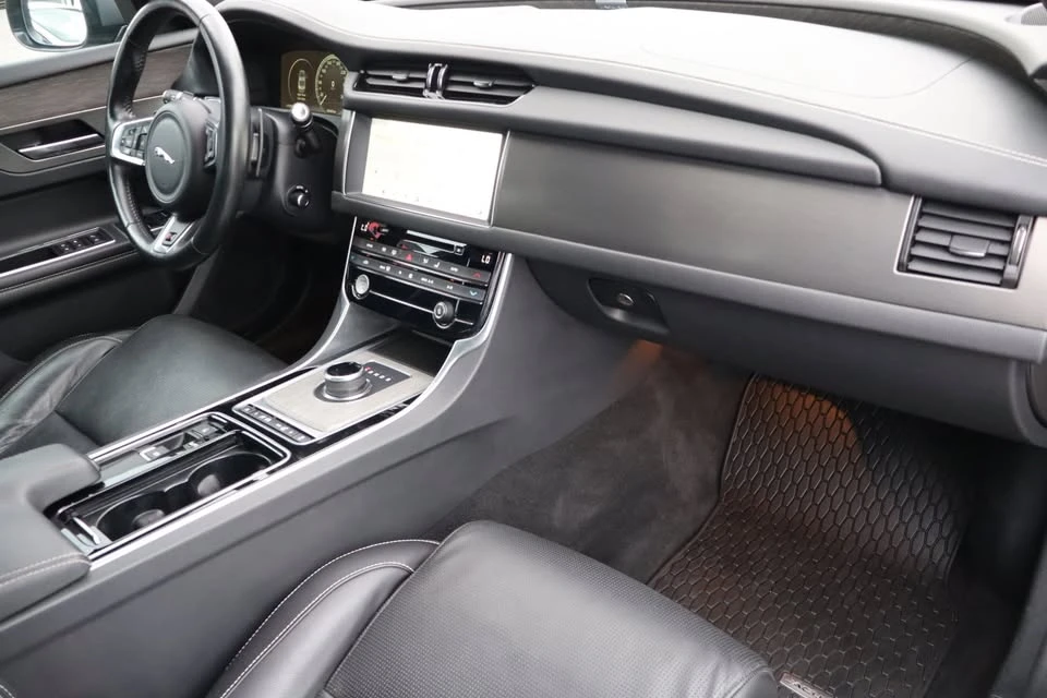 2017 Jaguar X260 XF - Image 10 of 14