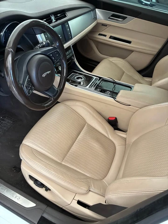 2017 Jaguar X260 XF - Image 3 of 4