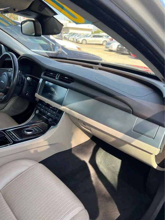 2017 Jaguar X260 XF - Image 7 of 10