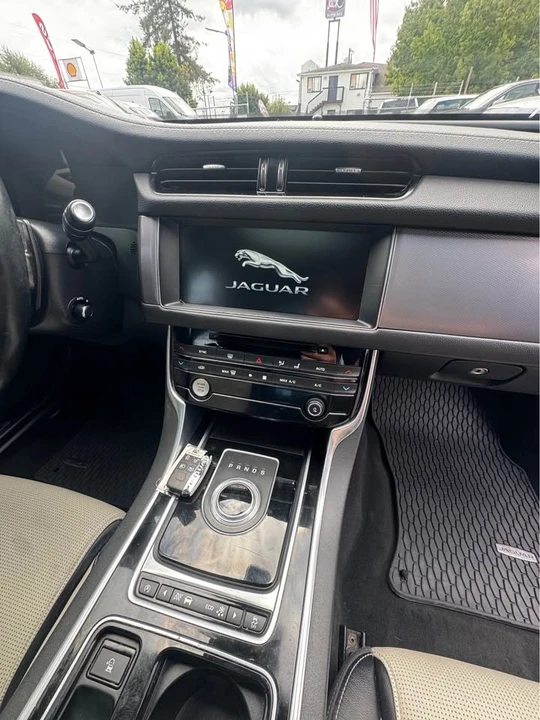 2017 Jaguar X260 XF - Image 4 of 9