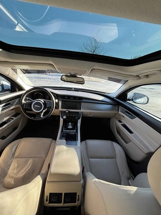 2017 Jaguar X260 XF - Image 7 of 10