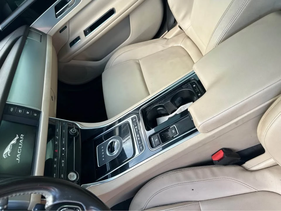 2017 Jaguar X260 XF - Image 5 of 8