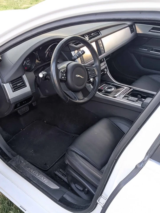 2017 Jaguar X260 XF - Image 4 of 7