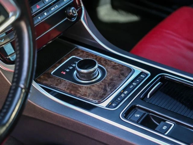2017 Jaguar X260 XF - Image 25 of 31