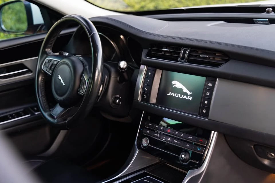 2017 Jaguar X260 XF - Image 10 of 19