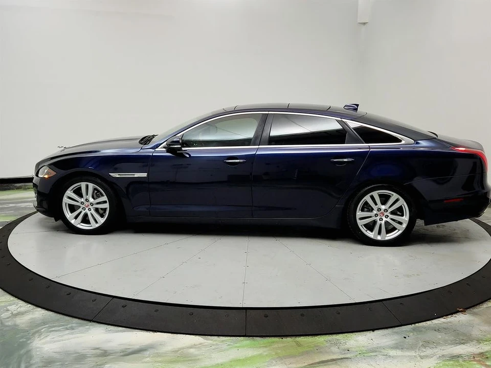 2017 Jaguar X351 XJ - Image 8 of 12