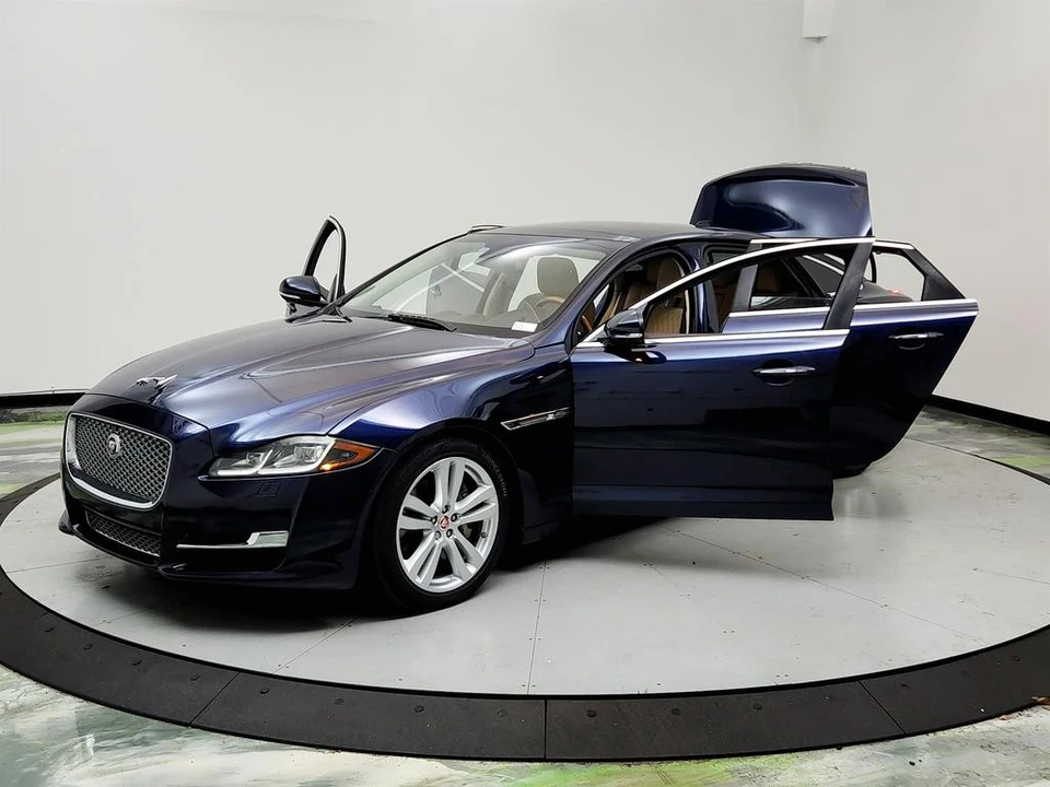 2017 Jaguar X351 XJ - Image 9 of 12