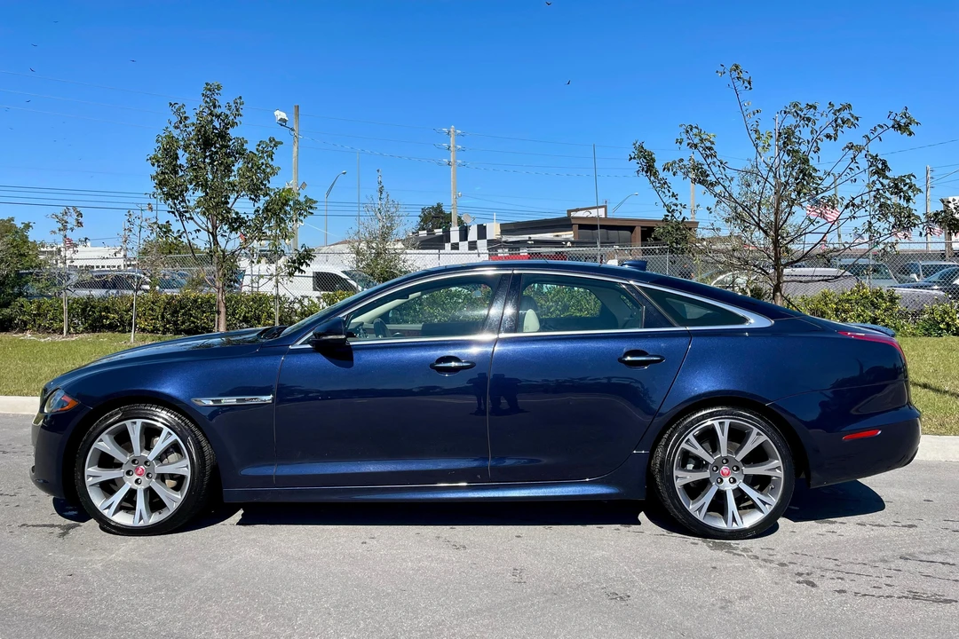 2017 Jaguar X351 XJ - Image 3 of 31