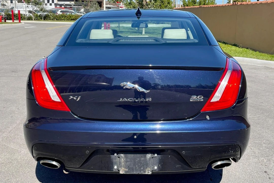 2017 Jaguar X351 XJ - Image 5 of 31