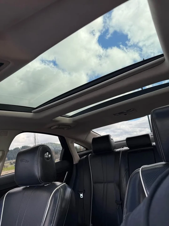 2017 Jaguar X351 XJ - Image 9 of 10