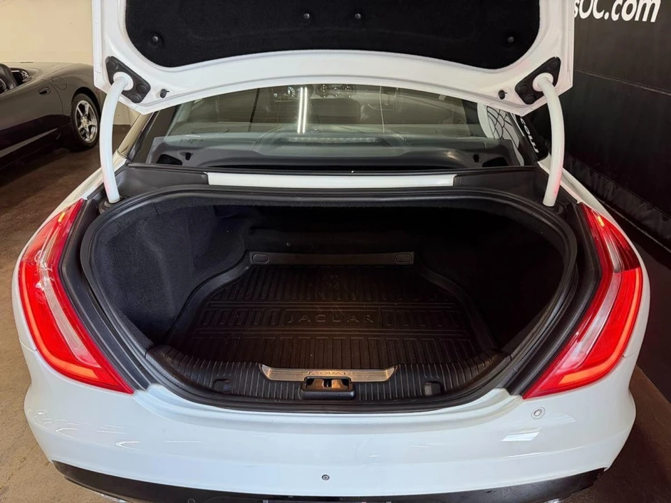 2017 Jaguar X351 XJ - Image 11 of 21