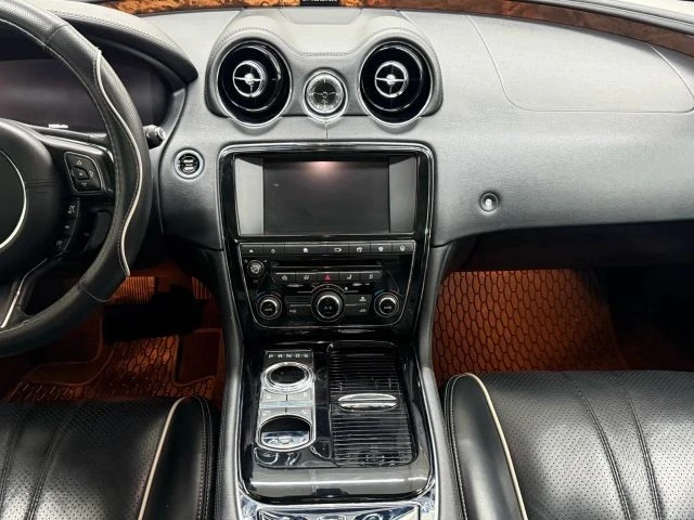 2017 Jaguar X351 XJ - Image 9 of 12