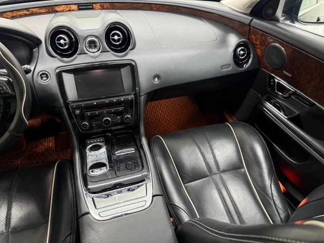 2017 Jaguar X351 XJ - Image 11 of 12