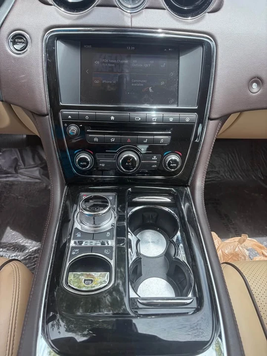 2017 Jaguar X351 XJ - Image 4 of 6