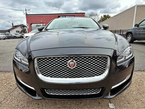 2017 Jaguar XJ XJ8 L Sedan 4D